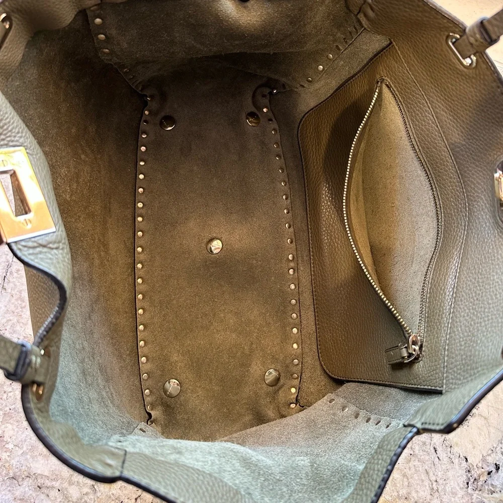 SOLD!!!! Valentino Medium Rockstud Leather Tote - Picture 6 of 16